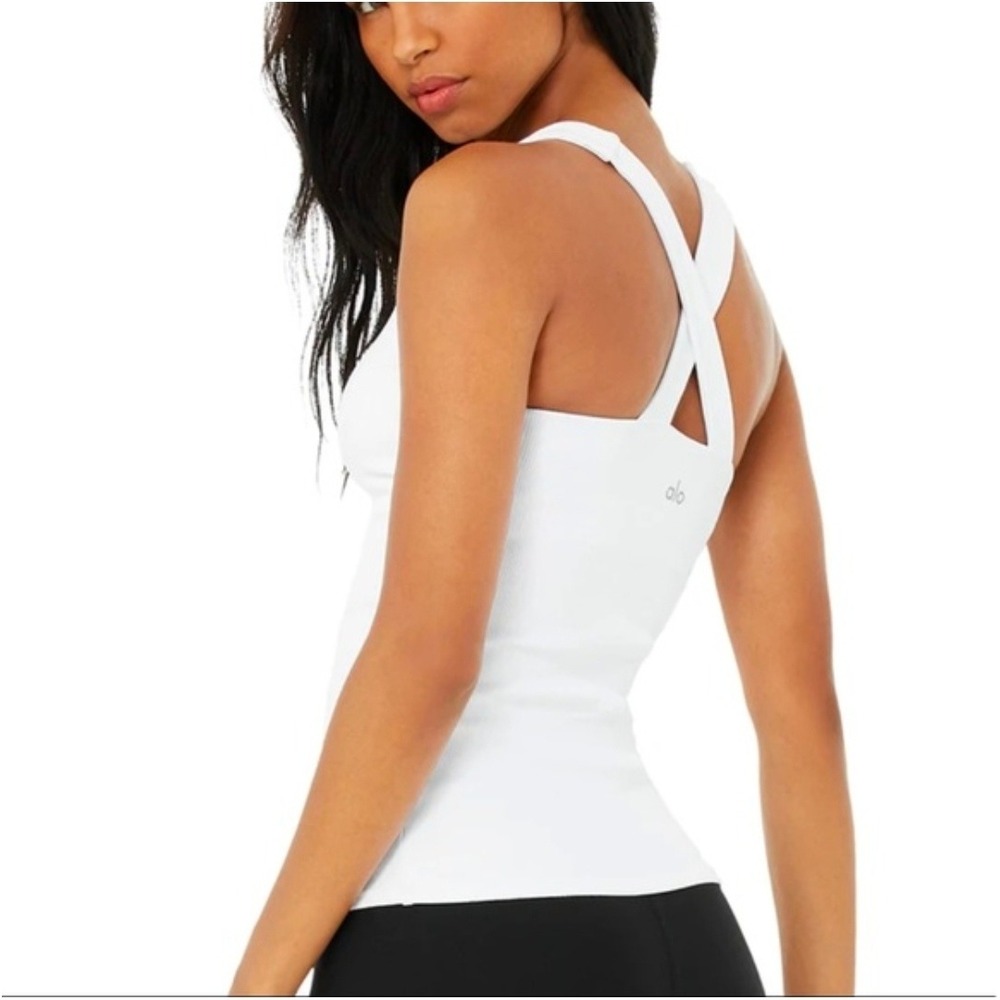 Alo Yoga Elevate Tank Atheleisure Ribbed Built-inBra Sporty Athletic Streetwear